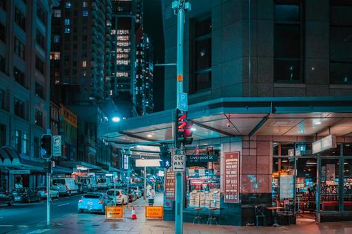 夜の商店街と建物 夜の商店街と建物 商店街,夜景,街並みの写真素材