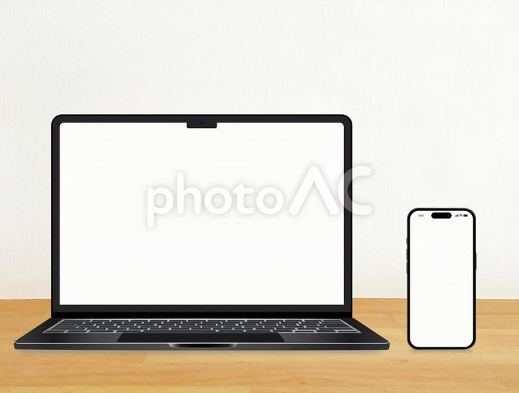 画面透過PSD　黒パソコン&スマホ　木机 パソコン,スマホ,スマートフォンの写真素材