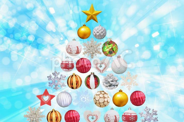 クリスマスオーナメントと青色背景素材 12月,かわいい,きらきらの写真素材