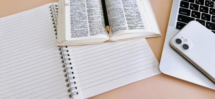 教育イメージ　試験勉強　オンライン授業 教育,勉強,学習の写真素材
