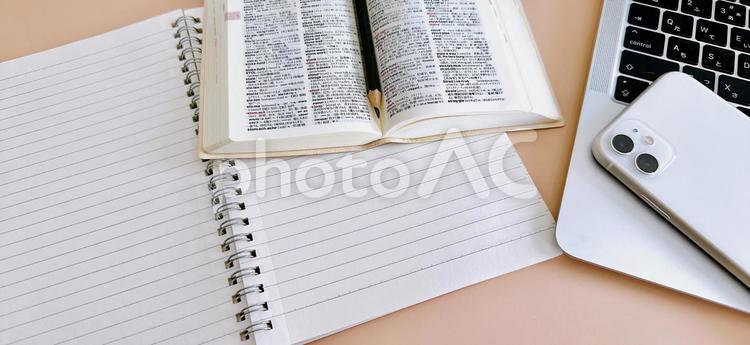 教育イメージ　試験勉強　オンライン授業 教育,勉強,学習の写真素材