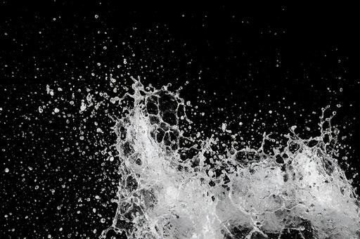 水が砕けて広がる力強い瞬間 水が砕けて広がる力強い瞬間の写真
