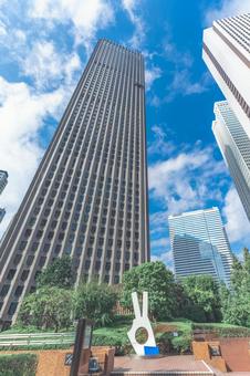 西新宿の高層ビルとオブジェクト 西新宿,高層ビル,青空の写真素材