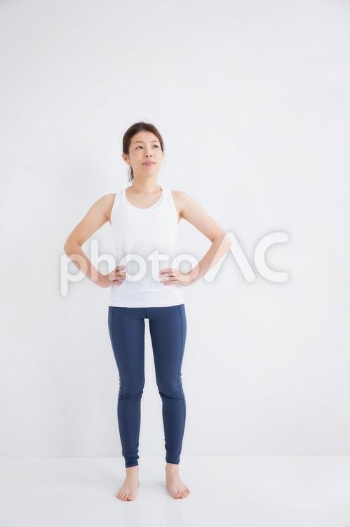 スポーツウェアをきた女性 スタイル,プロポーション,トレーニングの写真素材
