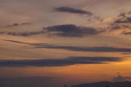 夕暮れ空と雲のグラデーション 夕日,空,雲の写真素材