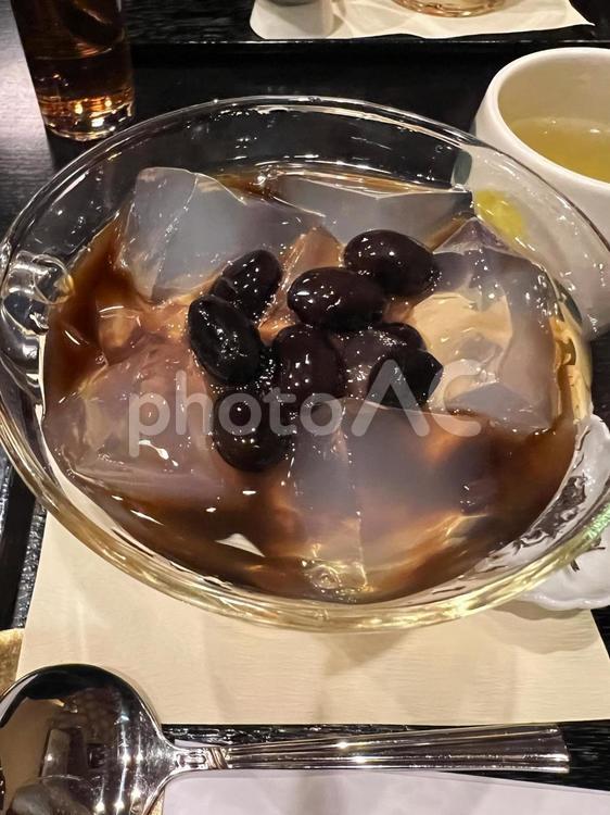 季節の和菓子 和菓子,黒豆,琥珀流しの写真素材