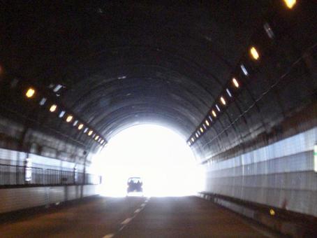 トンネル出口のハレーション-11 トンネル出口のハレーション-11の写真