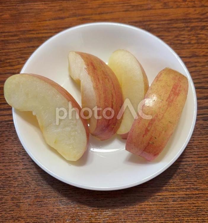 R7.04.01  カットりんごサンふじ カットりんご,りんごサンふじ,りんごの写真素材