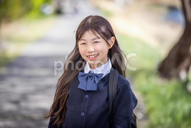 笑顔の学生　 student 女子学生,学生,制服の写真素材
