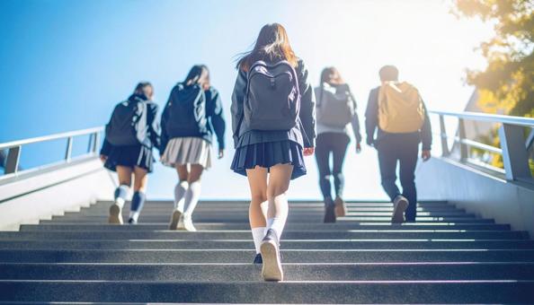 階段を登る日本人の高校生たち 階段を登る日本人の高校生たちの写真