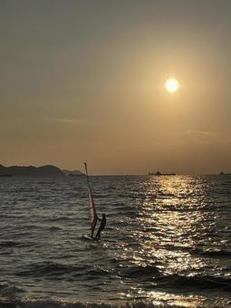 海のきらめき 海,夕方,波の写真素材