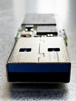 USBメモリー32G 裏 usbメモリー3.0,データ,ビジネスの写真素材