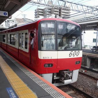 電車 電車 駅,ホーム,電車の写真素材