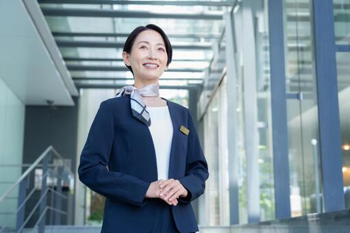 オフィスで働くコンシェルジュ コンシェルジュ,受付,受付嬢の写真素材