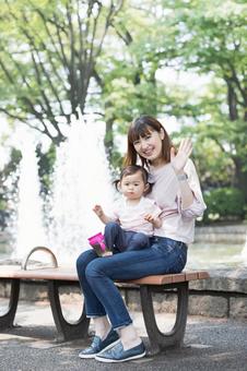 母親 育児 母親 育児 公園,女性,人物の写真素材