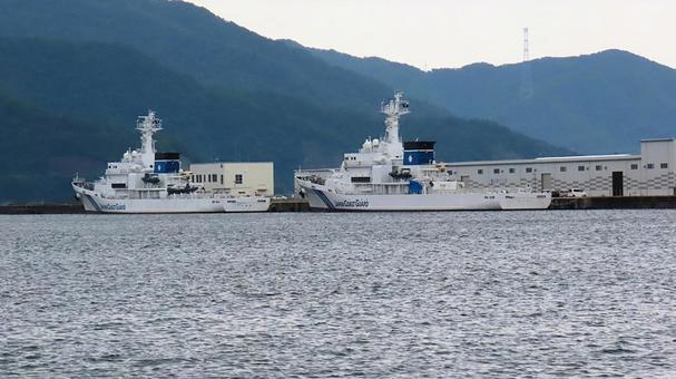 敦賀港に停泊中の巡視船 敦賀港に停泊中の巡視船 港,船,岸壁の写真素材