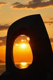 5月下旬のサンポート高松からの夕陽 5月下旬のサンポート高松からの夕陽の写真