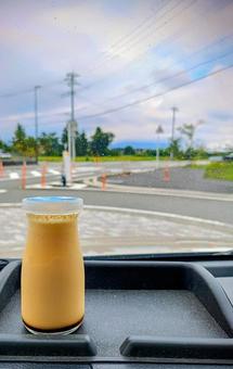 ドライブ中にプリン ドライブ中にプリンの写真