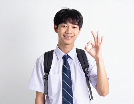 OK!のサインをする男性 OK!のサインをする男性の写真