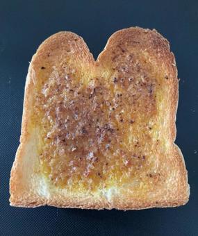 全粒粉パンに塗って焼くとカレーのトースト 全粒粉パンに塗って焼くとカレーのトーストの写真