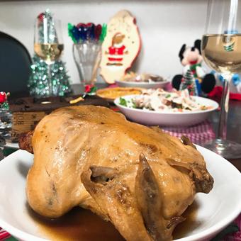 クリスマスパーティーのチキン クリスマスチキン,クリスマス,ワインの写真素材