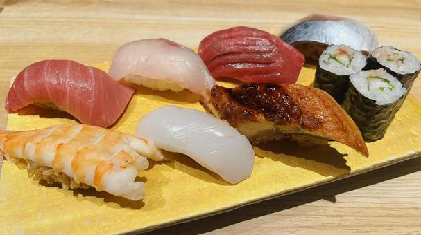寿司8種類(斜めから) 寿司8種類(斜めから)の写真