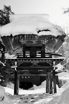 雪の白川郷 雪の白川郷 白黒,寺,お寺の写真素材