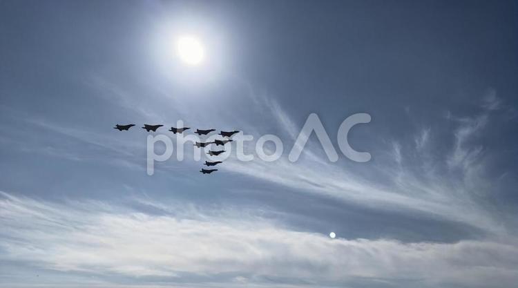 空と戦闘機 空,戦闘機,自然の写真素材