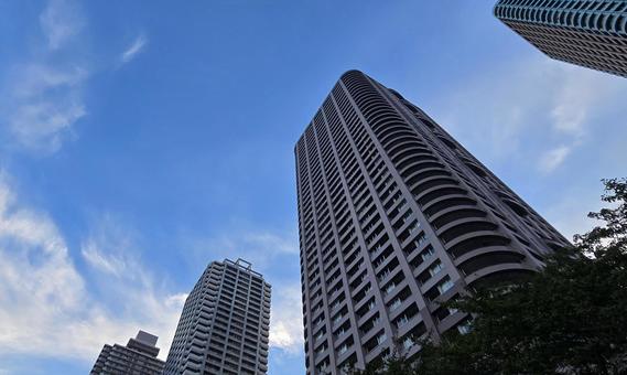 タワマンと空 タワマンと空 タワマン,不動産,住宅の写真素材