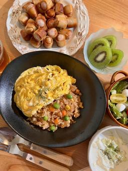 炊飯器チキンライスdeオムライス風定食 炊飯器チキンライスdeオムライス風定食の写真