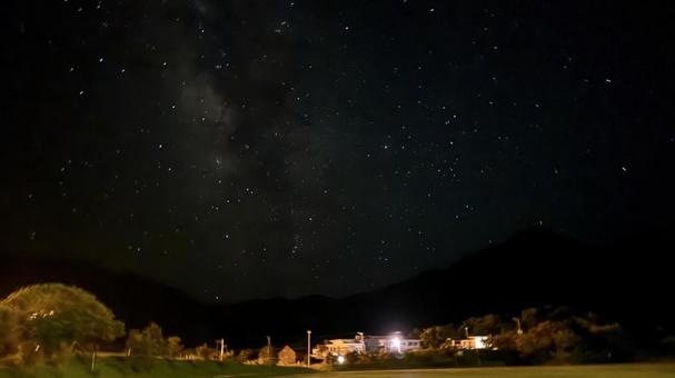 iPhoneで撮影した夏の夜空(天の川) iPhoneで撮影した夏の夜空(天の川) 夜空,星空,満天の星の写真素材