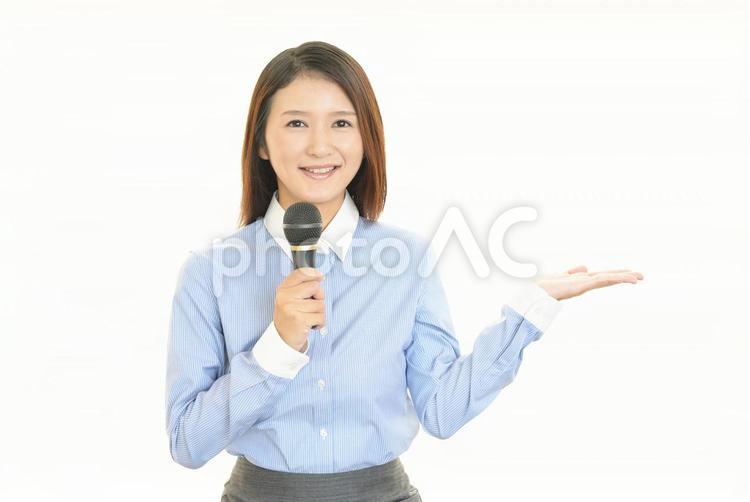 プレゼンテーションをするビジネスウーマン 女性,ビジネスウーマン,女の写真素材
