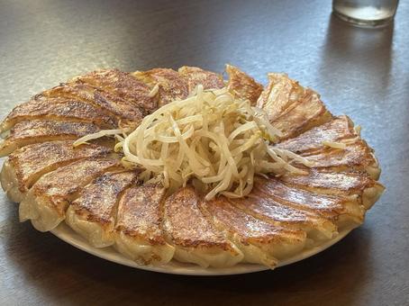 餃子 餃子の写真