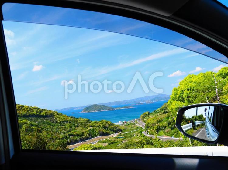 窓の外の風景　海と緑 フレーム,海,景色の写真素材
