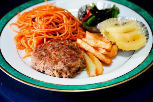 ハンバーグ＆パスタ 食事,食卓,ハンバーグの写真素材