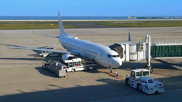 飛行機出発準備・地上整備士　北九州空港 飛行機,整備,飛行場の写真素材