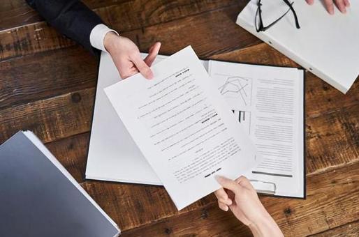 Asian business person handing over the contract, JPG Asian business person handing over the contract, अनुबंध, पुष्टीकरण, सौंपना, JPG