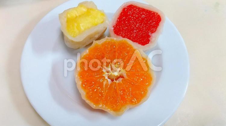 3色のフルーツ大福 スイーツ,みかん,和菓子の写真素材