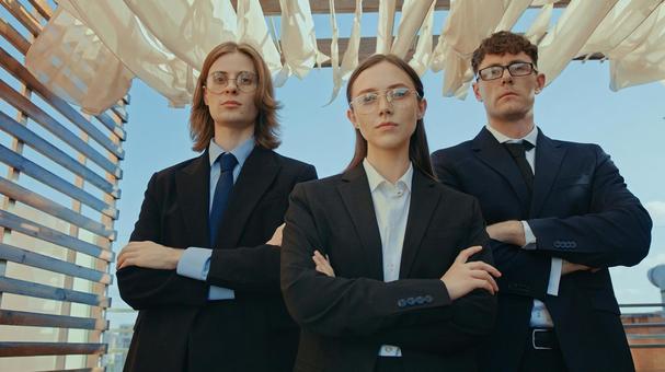 真顔で腕組みをする男女3人 男女,外国人,腕組みの写真素材