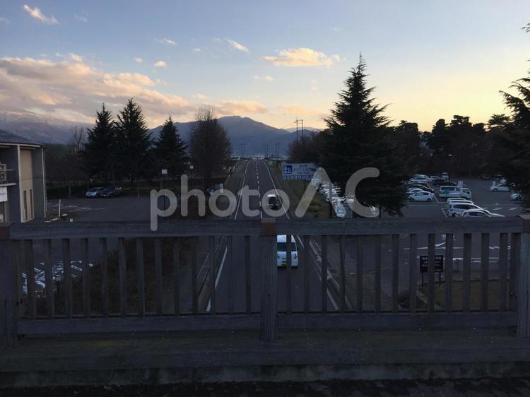 夕暮れ時の歩道橋の展望 自然,空,風景の写真素材
