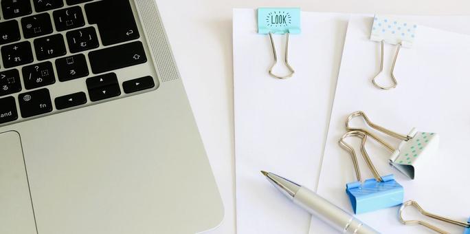 ビジネス 書類の作成 デスクワーク ビジネス 書類の作成 デスクワーク ビジネスイメージ,デスクワーク,オフィスワークの写真素材