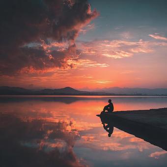 静寂な湖畔の夕暮れ 静寂な湖畔の夕暮れの写真