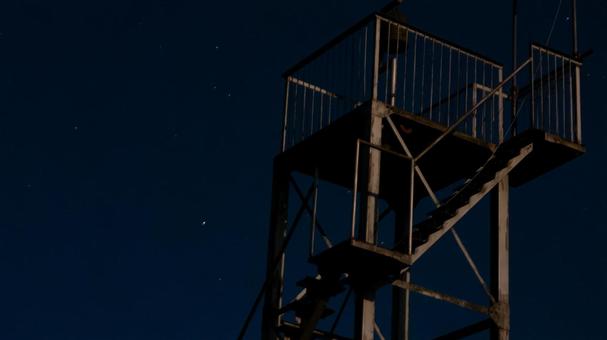 星を見上げる櫓 櫓,星空,夜の写真素材