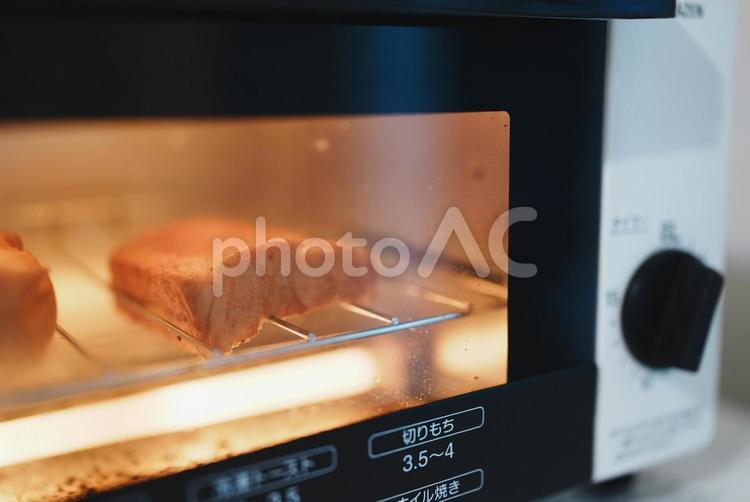 オーブントースター 生活,暮らし,パンの写真素材