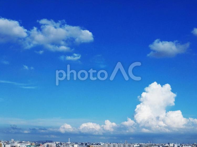 夏の終わりの空と雲１ 入道雲,空,白の写真素材