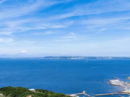 鋸山山頂駅展望台から対岸の久里浜と富士山 鋸山山頂駅展望台から対岸の久里浜と富士山 鋸山ロープウェー山頂駅展望台,東京湾,久里浜の写真素材