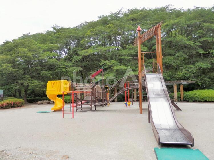 滑り台といろいろな遊具 滑り台,遊具,遊ぶの写真素材