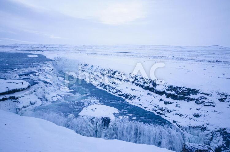 アイスランド　グトルフォス 冬,水,グトルフォスの写真素材
