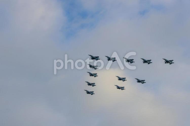 筑城基地の空を満たす飛行機の音 築城基地航空祭,航空祭,戦闘機の写真素材
