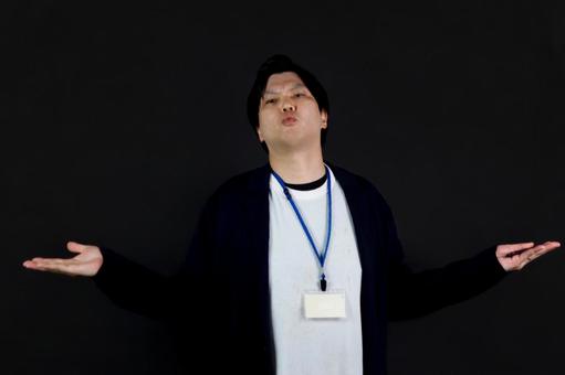 肩をすくめる男性 肩をすくめる男性 男性,肩をすくめる,困惑の写真素材
